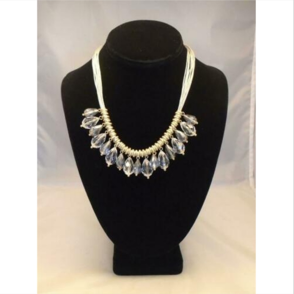 LYDELL NYC ACRYLIC CRYSTAL STATEMENT NECKLACE NWT - Picture 2 of 3